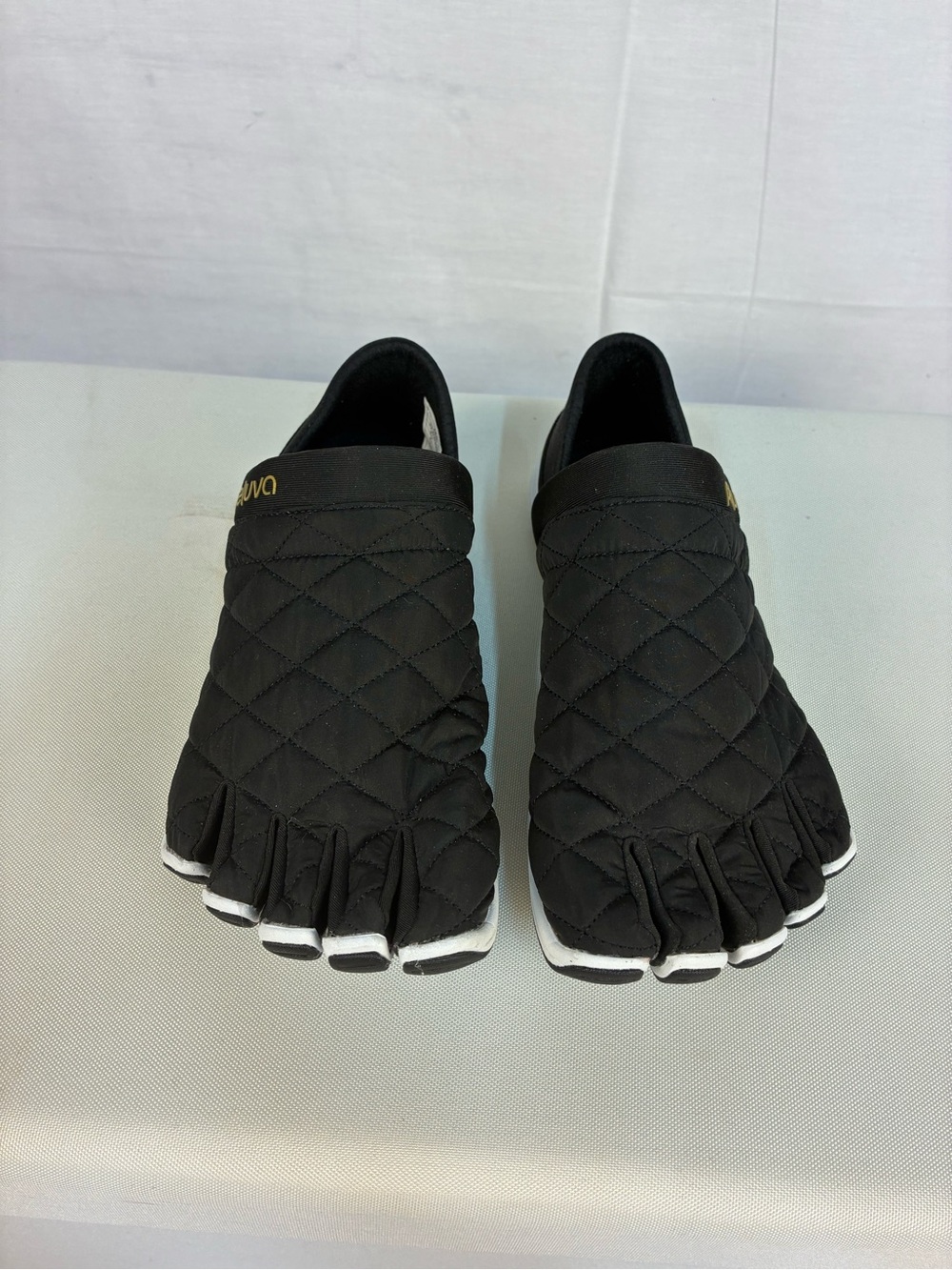 Peluva Zen Quilted Barefoot Sneakers in Black 41 - Picture 2 of 7